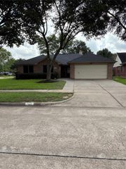 1401 Township Court, Rosenberg, TX 77471