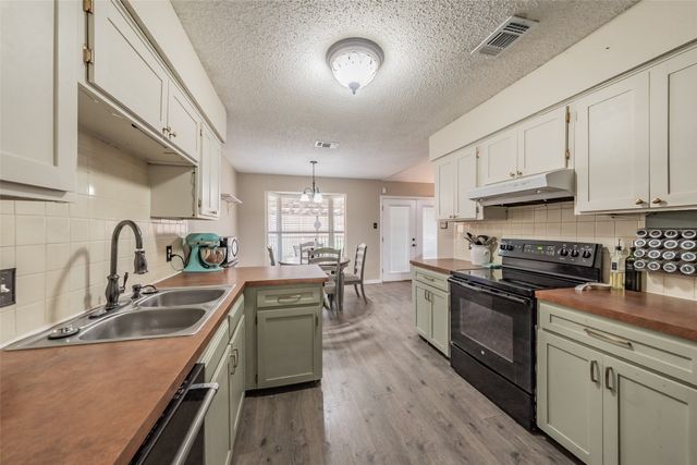 705 Salem Drive, Arlington, TX 76014