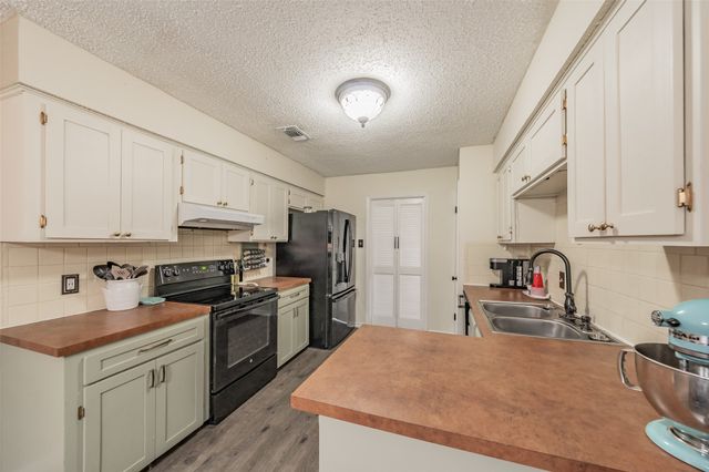 705 Salem Drive, Arlington, TX 76014