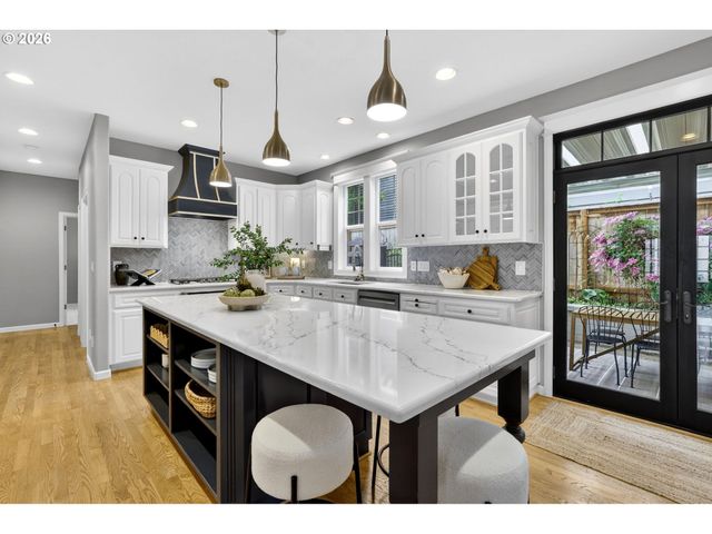 16375 Nw GRAF St, Portland, OR 97229