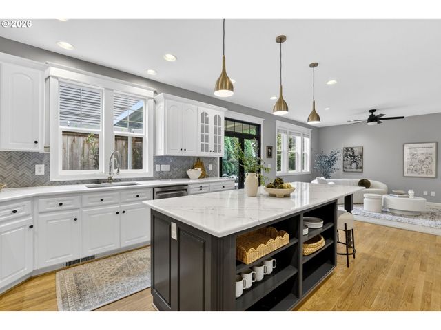 16375 Nw GRAF St, Portland, OR 97229