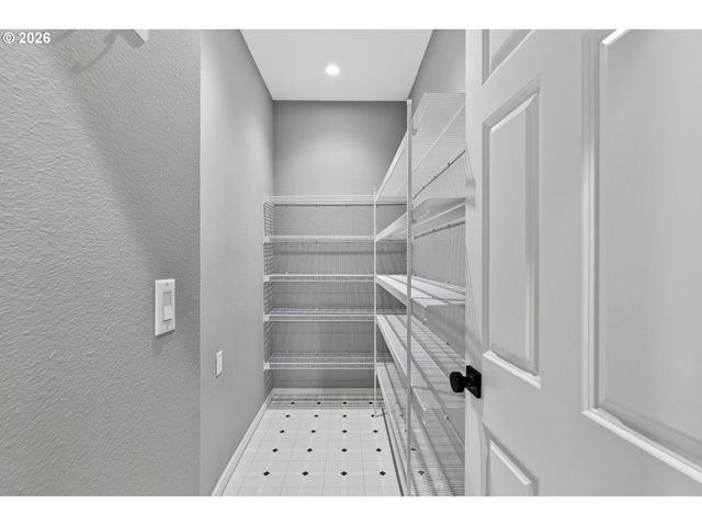 16375 Nw GRAF St, Portland, OR 97229