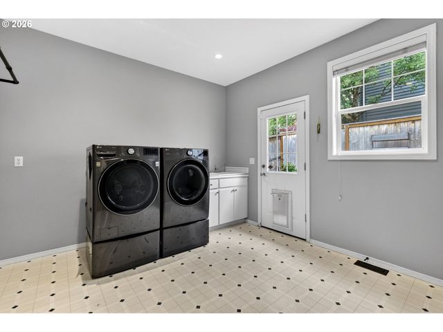 16375 Nw GRAF St, Portland, OR 97229