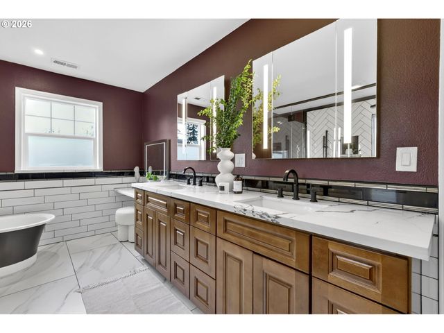 16375 Nw GRAF St, Portland, OR 97229