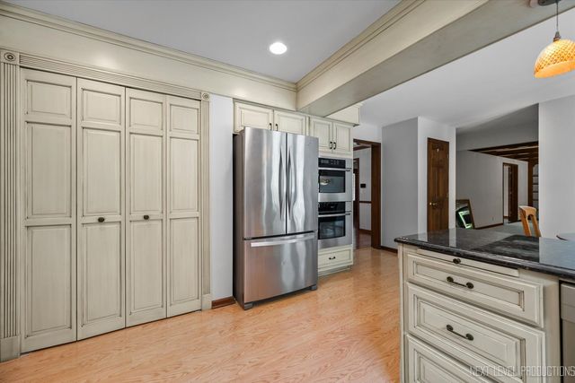 7N075 Hastings Drive, St. Charles, IL 60175