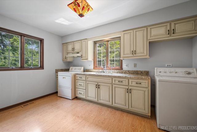 7N075 Hastings Drive, St. Charles, IL 60175