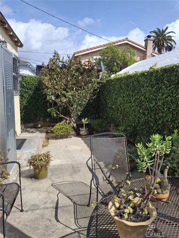 1346 W Century, Los Angeles, CA 90044