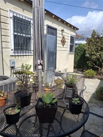 1346 W Century, Los Angeles, CA 90044
