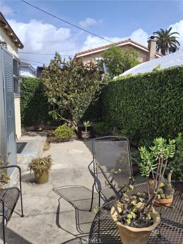 1346 W Century, Los Angeles, CA 90044