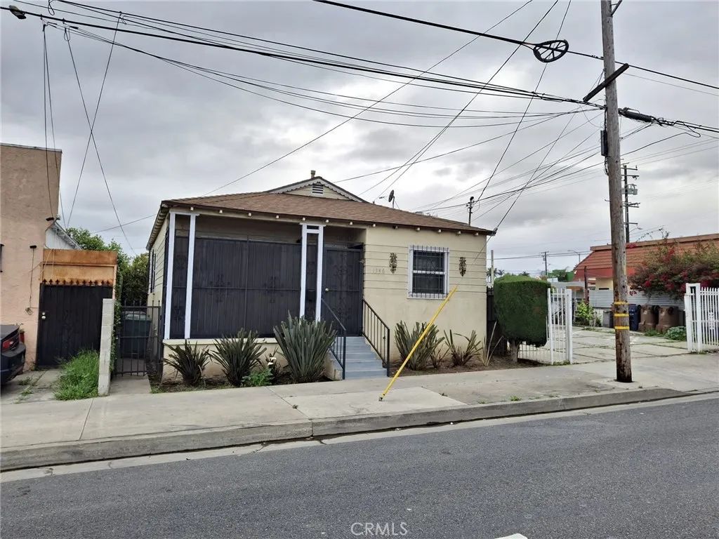 1346 W Century, Los Angeles, CA 90044