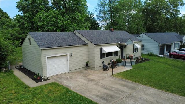 2232 NE Gaddy Road, Kansas City, MO 64118