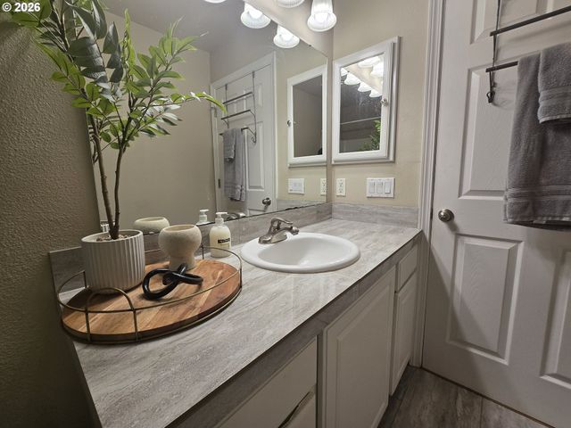 9908 Se TALBERT St, Clackamas, OR 97015