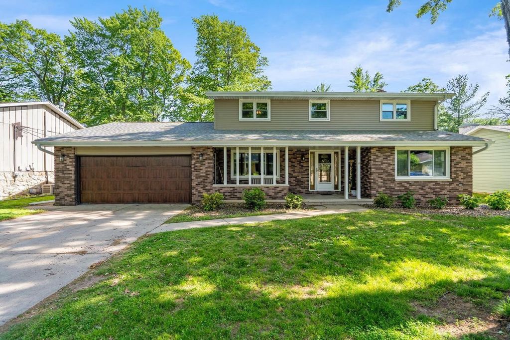 2049 SHAMROCK LANE, Green Bay, WI 54301