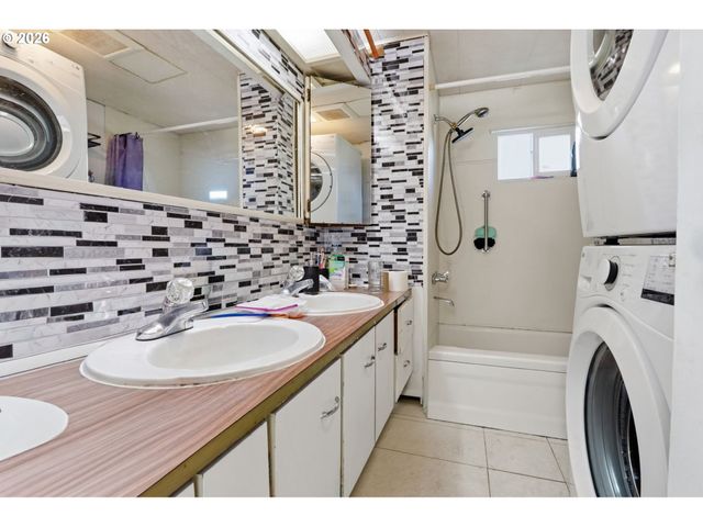 16745 Se DIVISION St 282, Portland, OR 97236