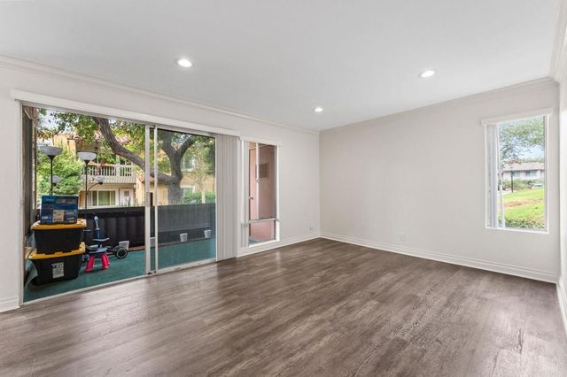 17155 W Bernardo Drive 106, San Diego, CA 92127
