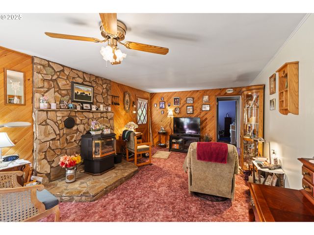 51320 MYRTLE CREEK Rd, Myrtle Point, OR 97458