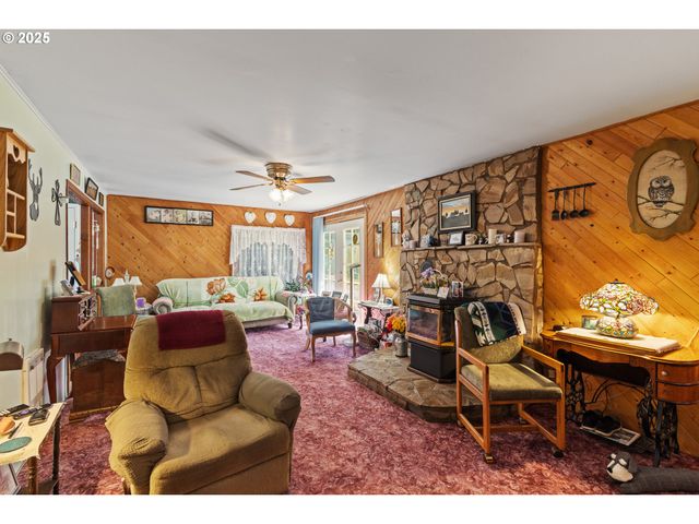 51320 MYRTLE CREEK Rd, Myrtle Point, OR 97458