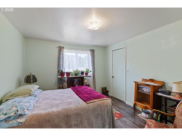 51320 MYRTLE CREEK Rd, Myrtle Point, OR 97458