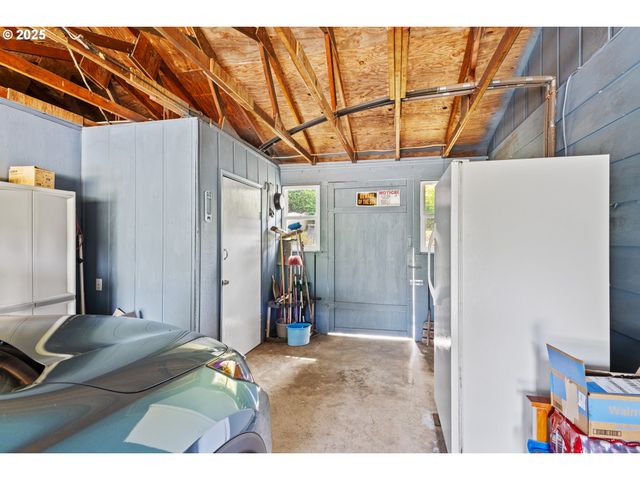 51320 MYRTLE CREEK Rd, Myrtle Point, OR 97458