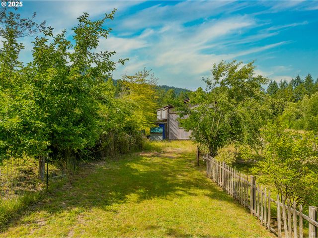 51320 MYRTLE CREEK Rd, Myrtle Point, OR 97458