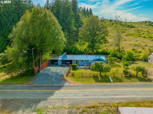 51320 MYRTLE CREEK Rd, Myrtle Point, OR 97458