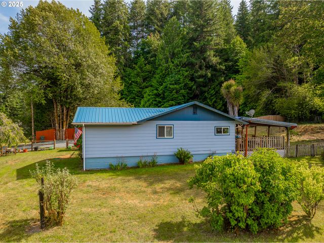 51320 MYRTLE CREEK Rd, Myrtle Point, OR 97458
