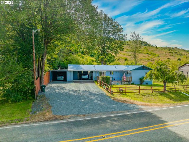 51320 MYRTLE CREEK Rd, Myrtle Point, OR 97458