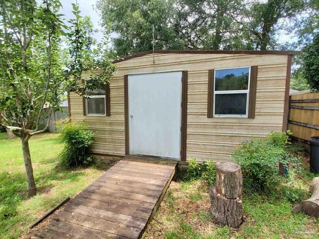 5065 Copperfield Dr, Pace, FL 32571