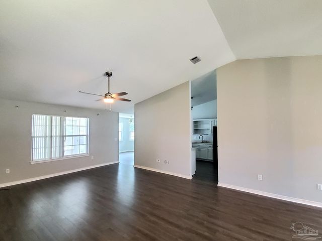 5065 Copperfield Dr, Pace, FL 32571