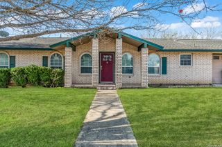 220 Blue Bonnet, Floresville, TX 78114