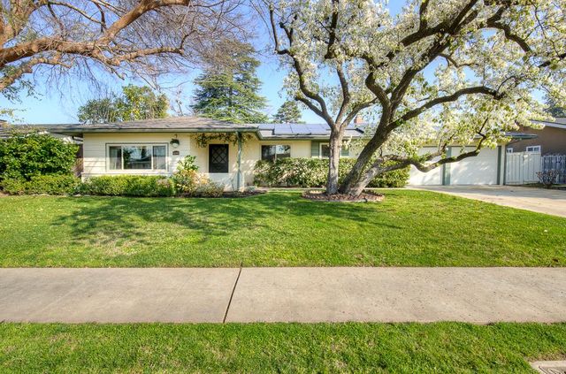 6040 N Wilson Avenue, Fresno, CA 93704