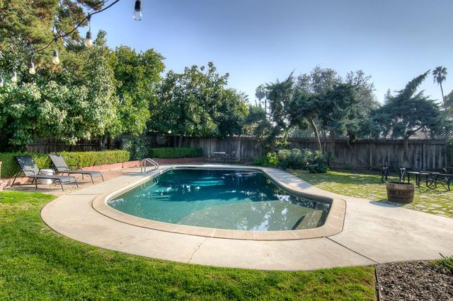 6040 N Wilson Avenue, Fresno, CA 93704