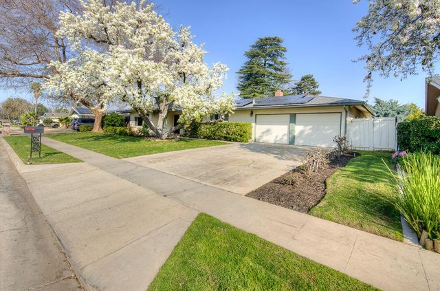 6040 N Wilson Avenue, Fresno, CA 93704