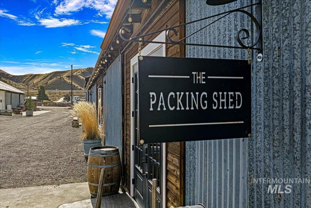 2731 Cherry Ln, Emmett, ID 83617