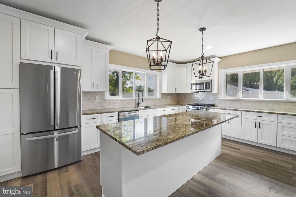 5 YUBAS AVE, Burlington, NJ 08016