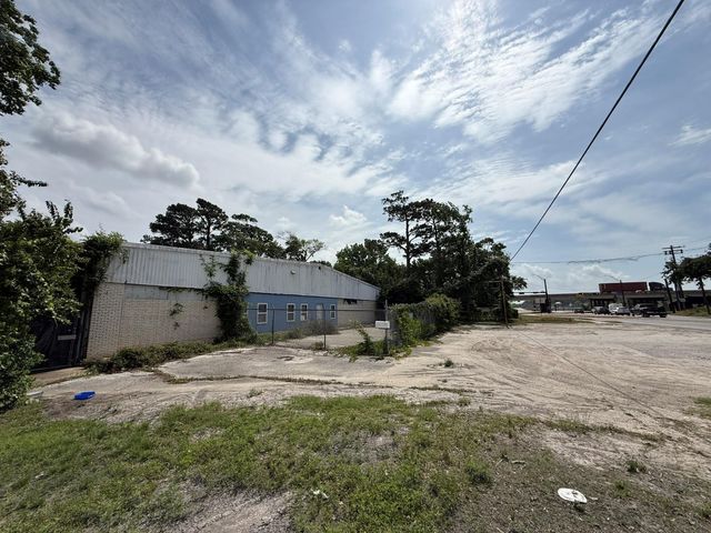 1922 W Main Street, Baytown, TX 77520