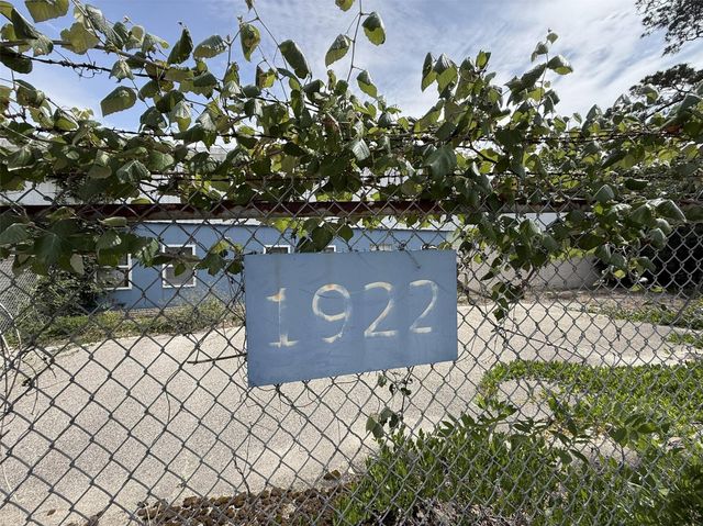 1922 W Main Street, Baytown, TX 77520