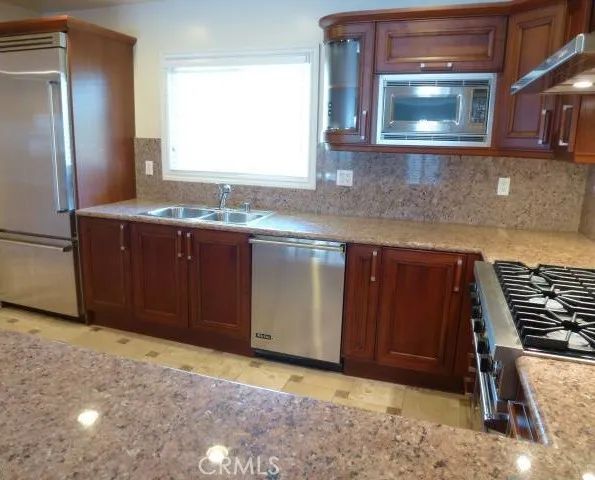 1828 Glendon Avenue, Los Angeles, CA 90025
