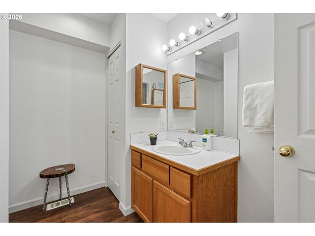 6012 Ne 35TH Cir, Vancouver, WA 98661