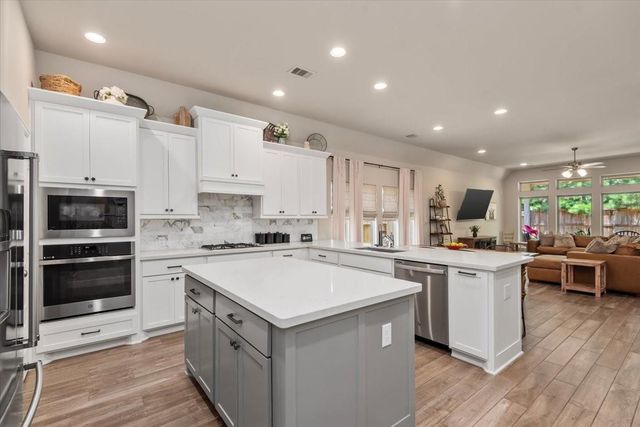 614 Lost Maples Bend Lane, Conroe, TX 77304