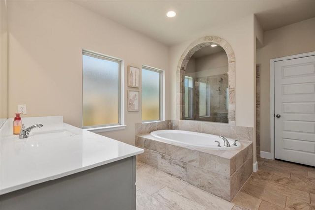 614 Lost Maples Bend Lane, Conroe, TX 77304