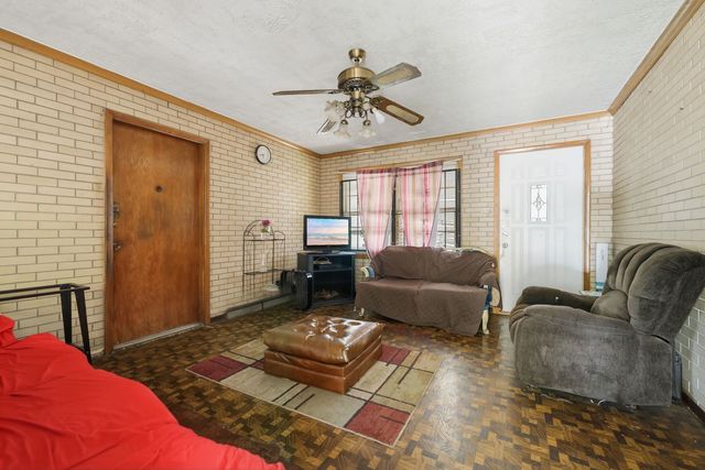 8300 S Hermitage Avenue, Chicago, IL 60620