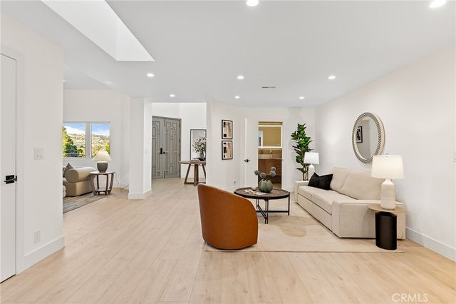10533 Morada, Orange, CA 92869