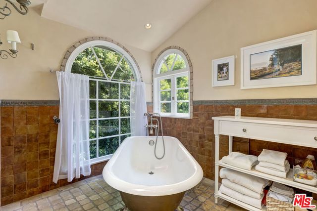 1519 Schuyler Road, Los Angeles, CA 90210