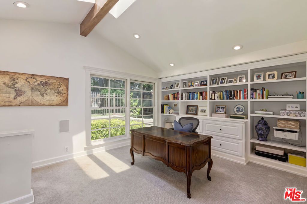 Image 11 of property listing at 1519 Schuyler Road, Los Angeles, CA 90210