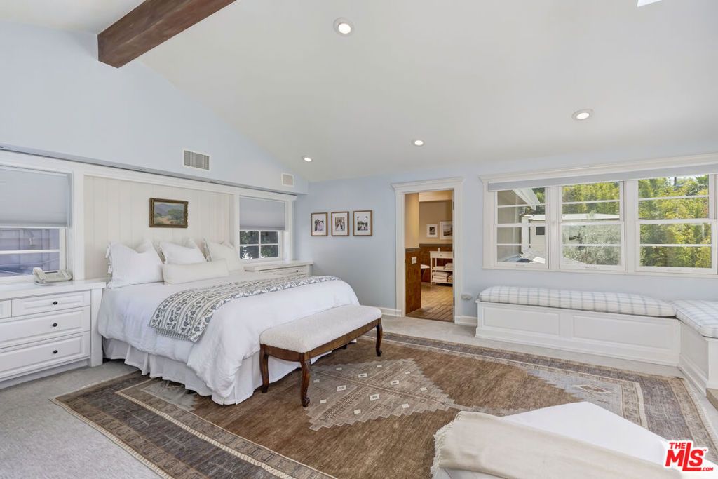 Image 12 of property listing at 1519 Schuyler Road, Los Angeles, CA 90210
