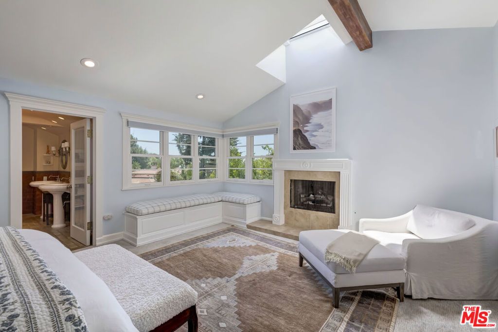 Image 15 of property listing at 1519 Schuyler Road, Los Angeles, CA 90210