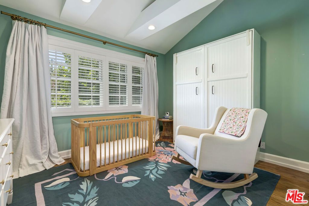 Image 19 of property listing at 1519 Schuyler Road, Los Angeles, CA 90210