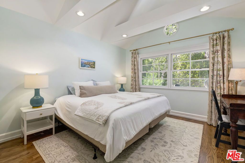 Image 21 of property listing at 1519 Schuyler Road, Los Angeles, CA 90210