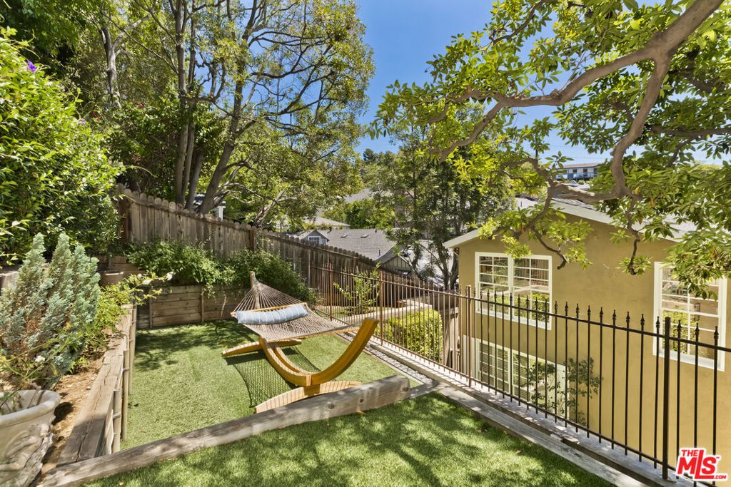 Image 28 of property listing at 1519 Schuyler Road, Los Angeles, CA 90210